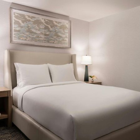 The Ritz-Carlton Residences, Waikiki Beach Hotel Гонолулу Экстерьер фото